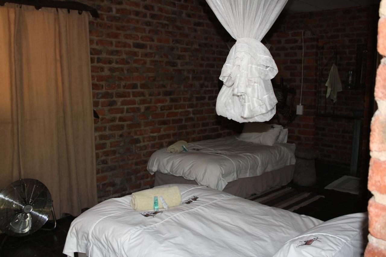 Roy'S Rest Camp Villa Grootfontein Exterior photo