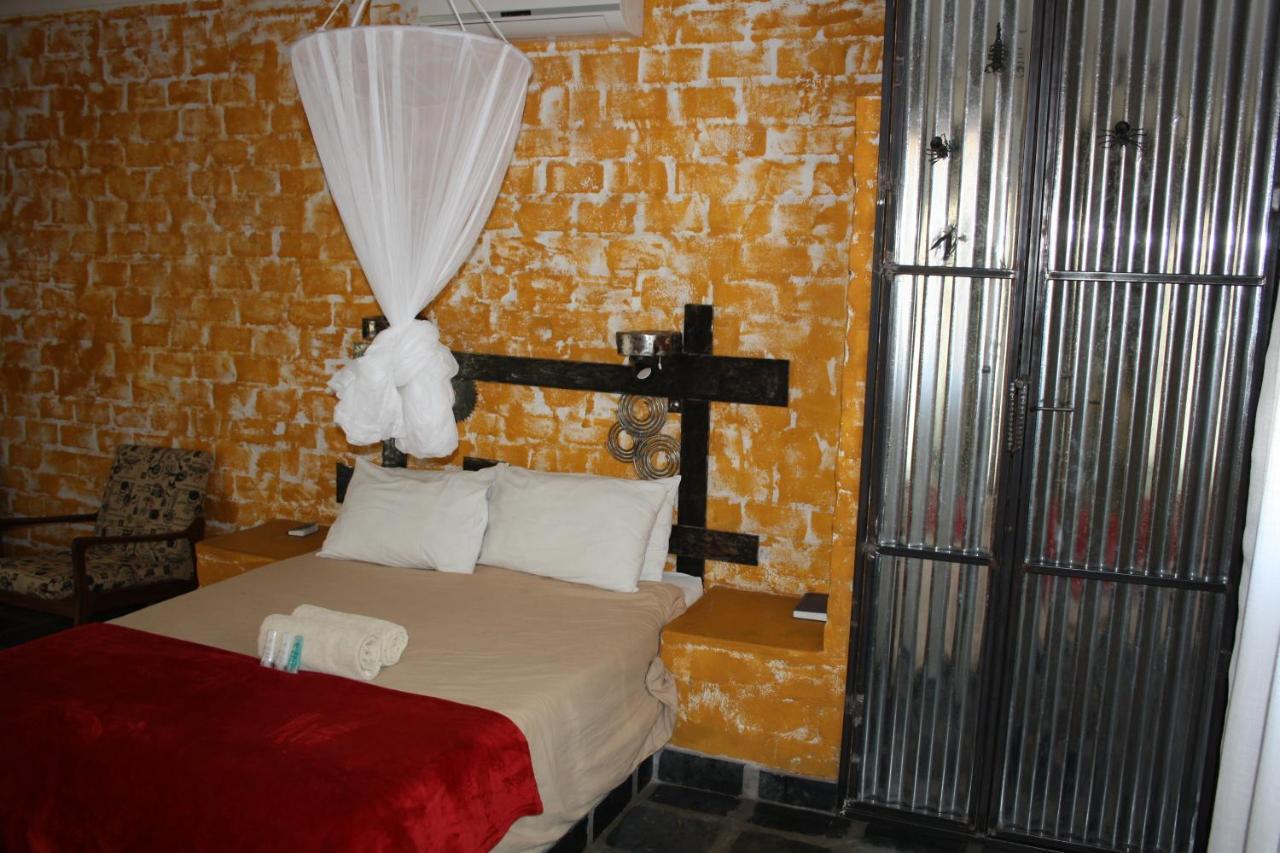 Roy'S Rest Camp Villa Grootfontein Exterior photo
