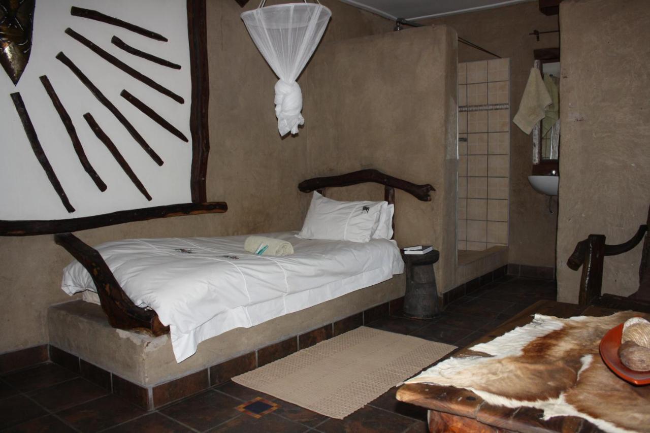 Roy'S Rest Camp Villa Grootfontein Exterior photo