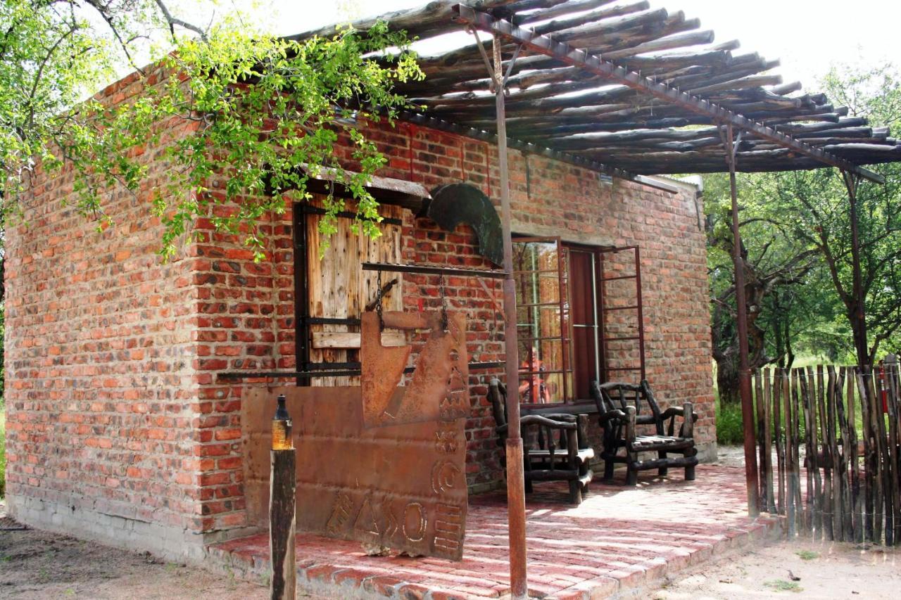 Roy'S Rest Camp Villa Grootfontein Exterior photo
