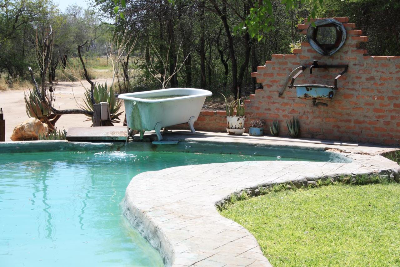 Roy'S Rest Camp Villa Grootfontein Exterior photo